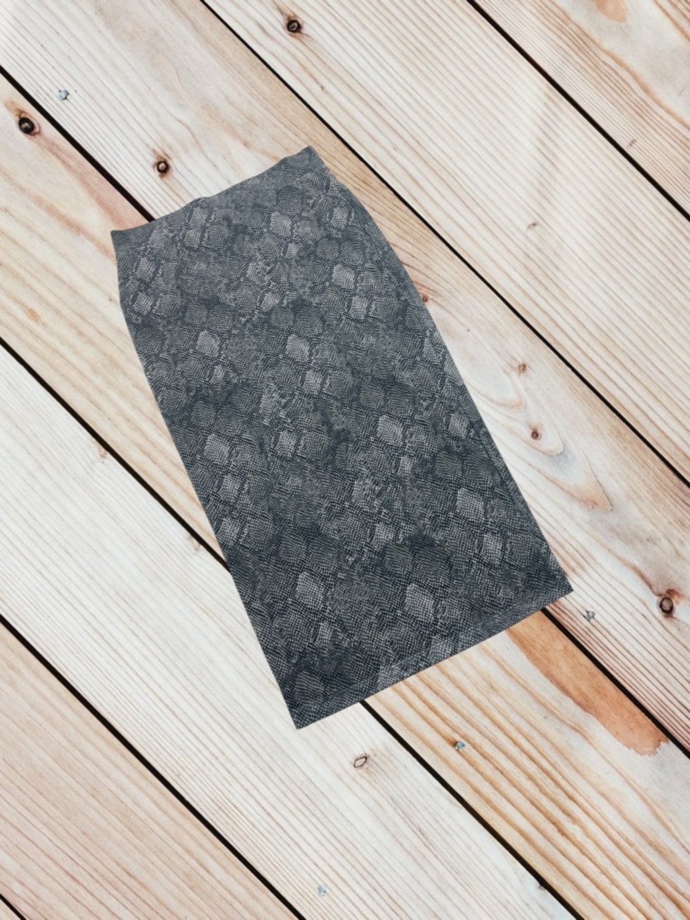 Good American M mesh green snakeskin print midi shirt - Picture 2 of 13